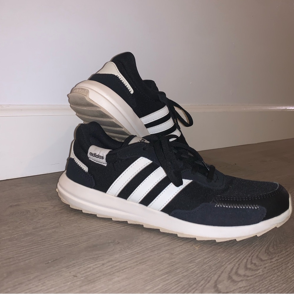 Adidas Women’s Retrorun Black size 7.5